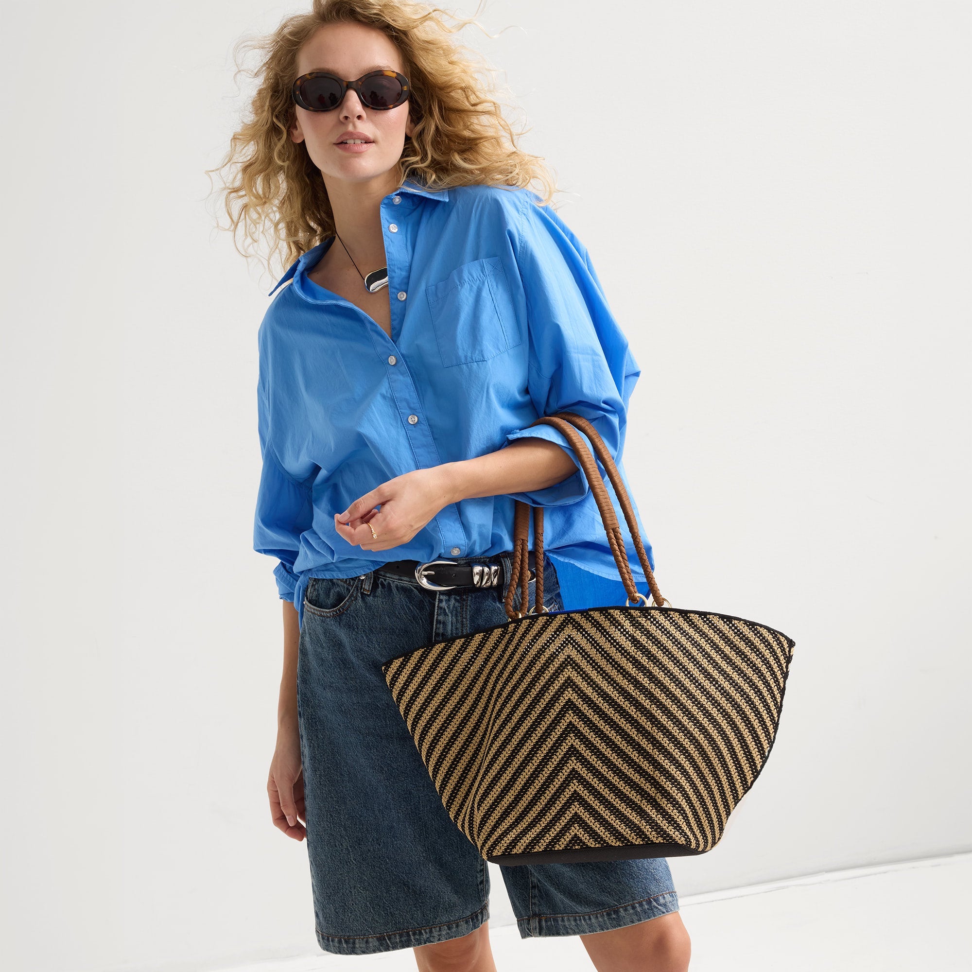 484_Summer_Tote_New_Toffee_Chevron_On_Figure_1489.jpg