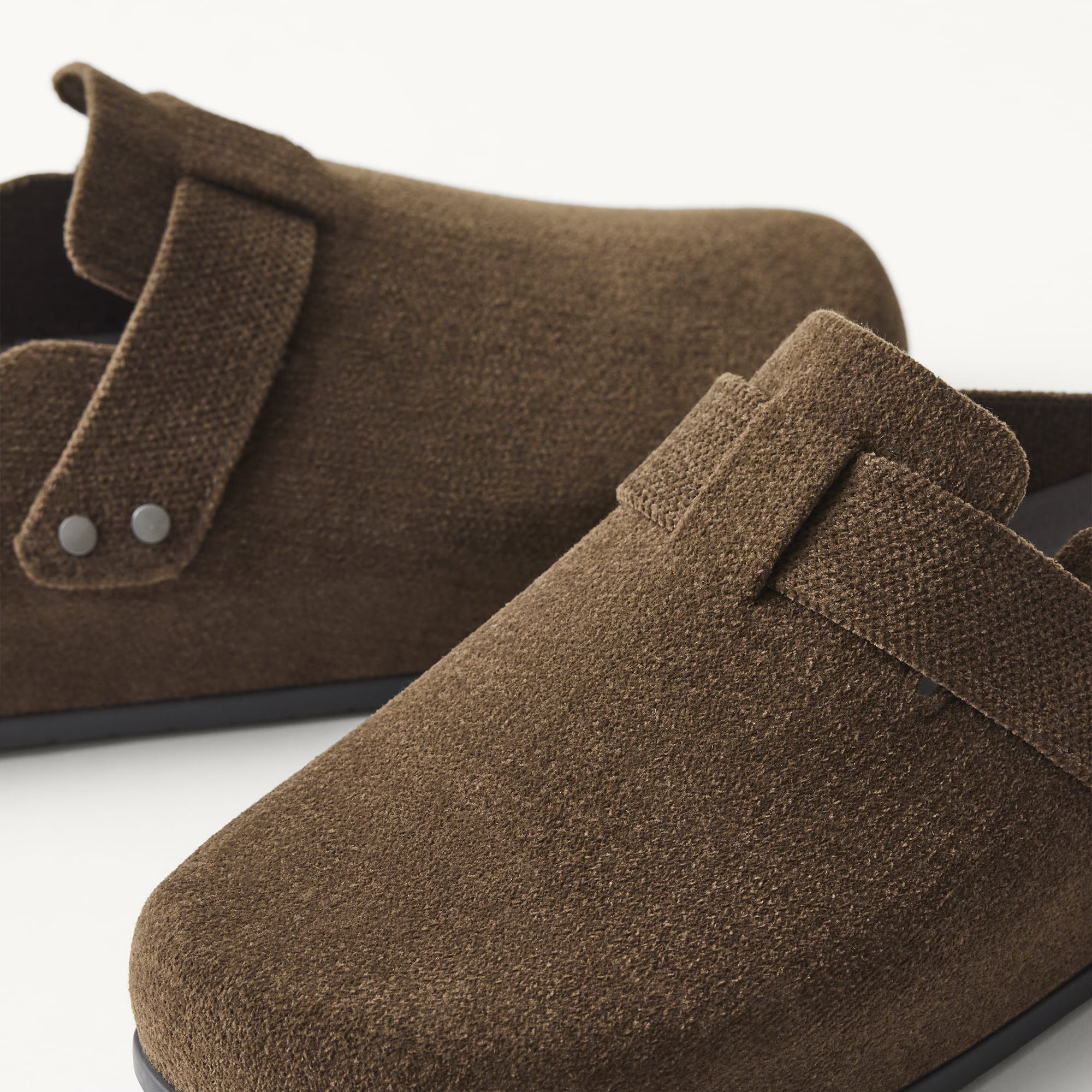505_Men_sClog-ReVelvet_Bistro_Toedetail_Macro_2543.jpg