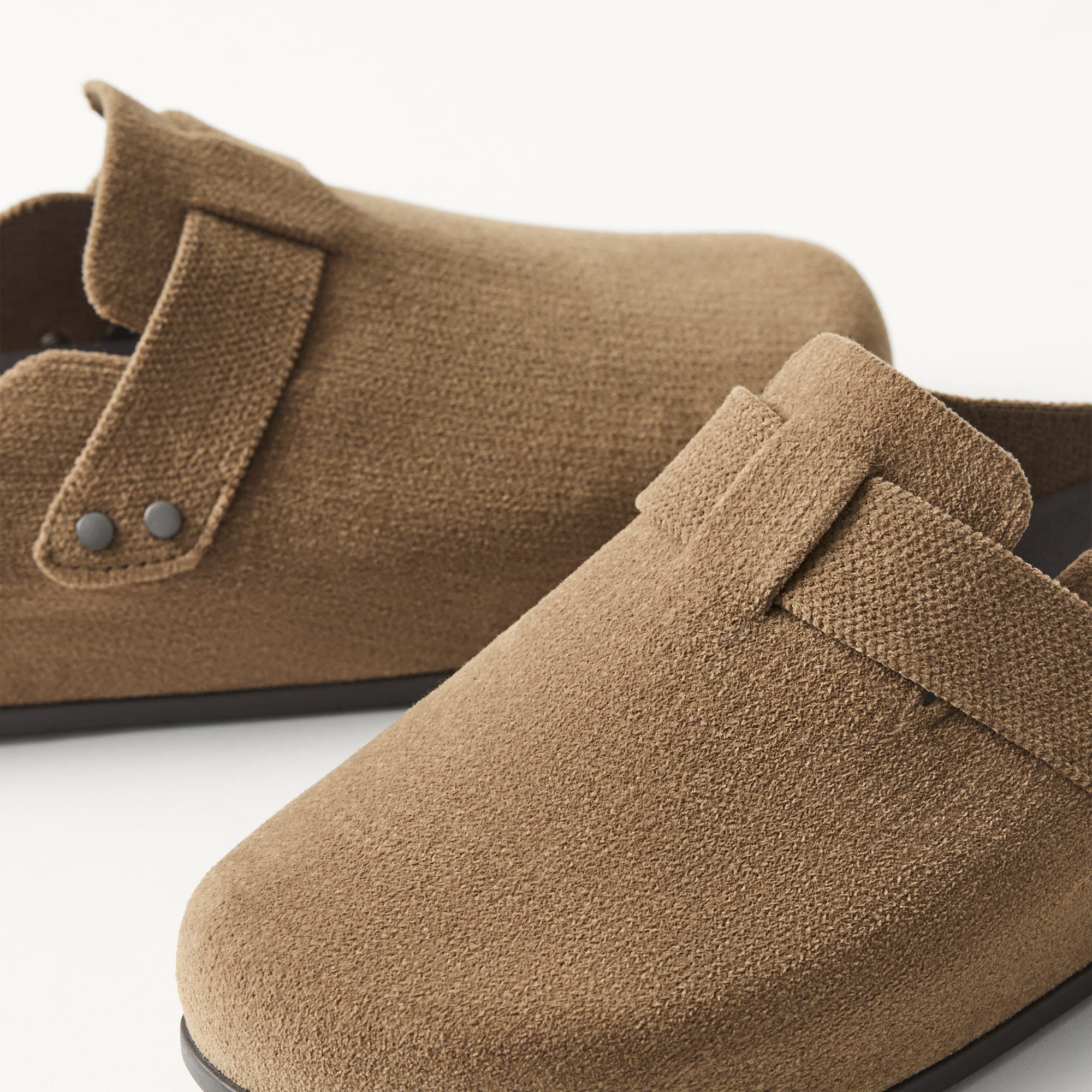 505_Men_sClog-ReVelvet_Portobello_Toedetail_Macro_8577.jpg