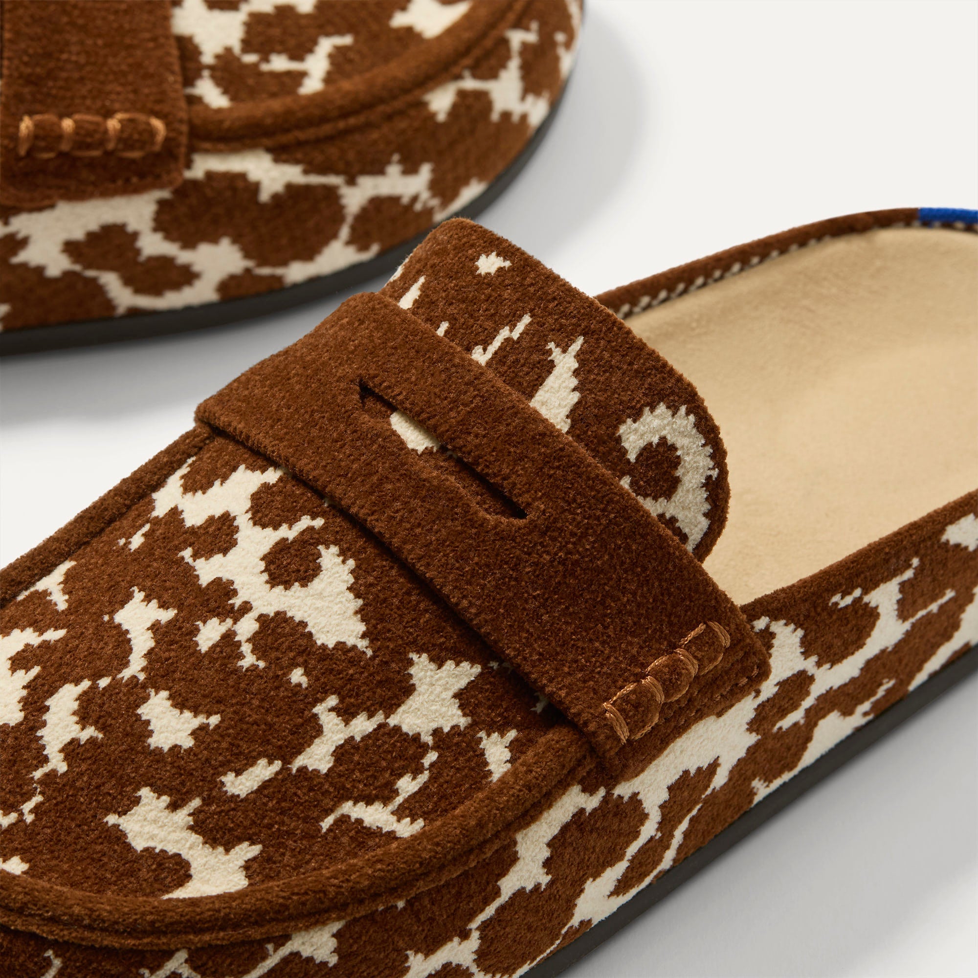 511_ReVelvetPennyClog_RodeoTorte_Toedetail_Macro_8778.jpg