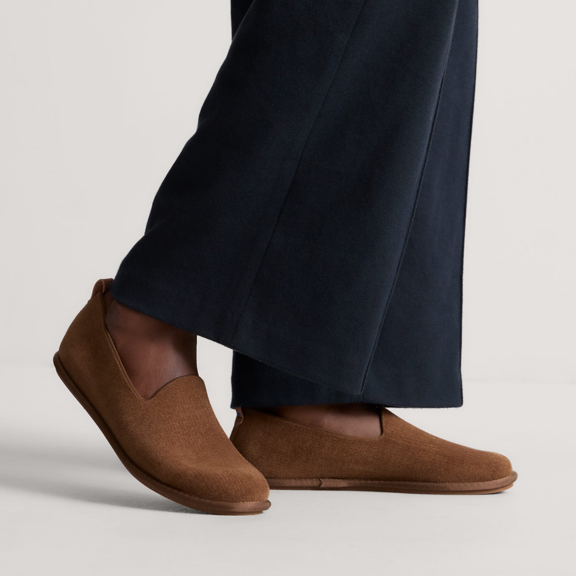 522_MEN_S_Cruiser_Loafer_ReVelvet_Umber_On-Figure_1375.jpg