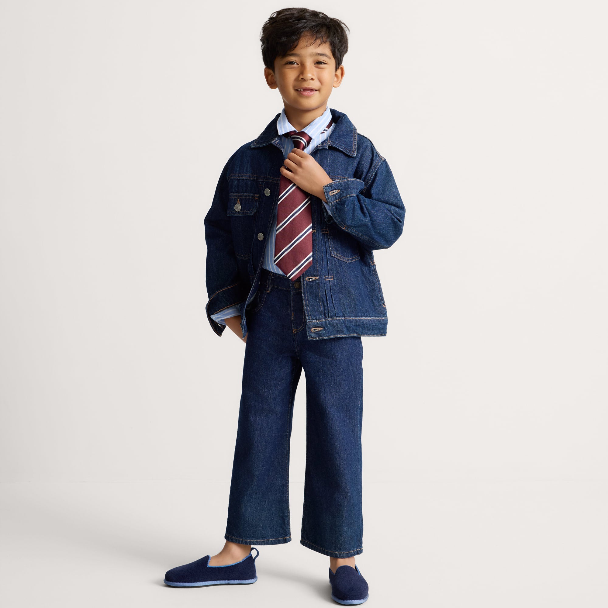 525_TheReVelvet_MiniLoafer_ReVelvetSailor_On-Figure_0114_pdp.jpg