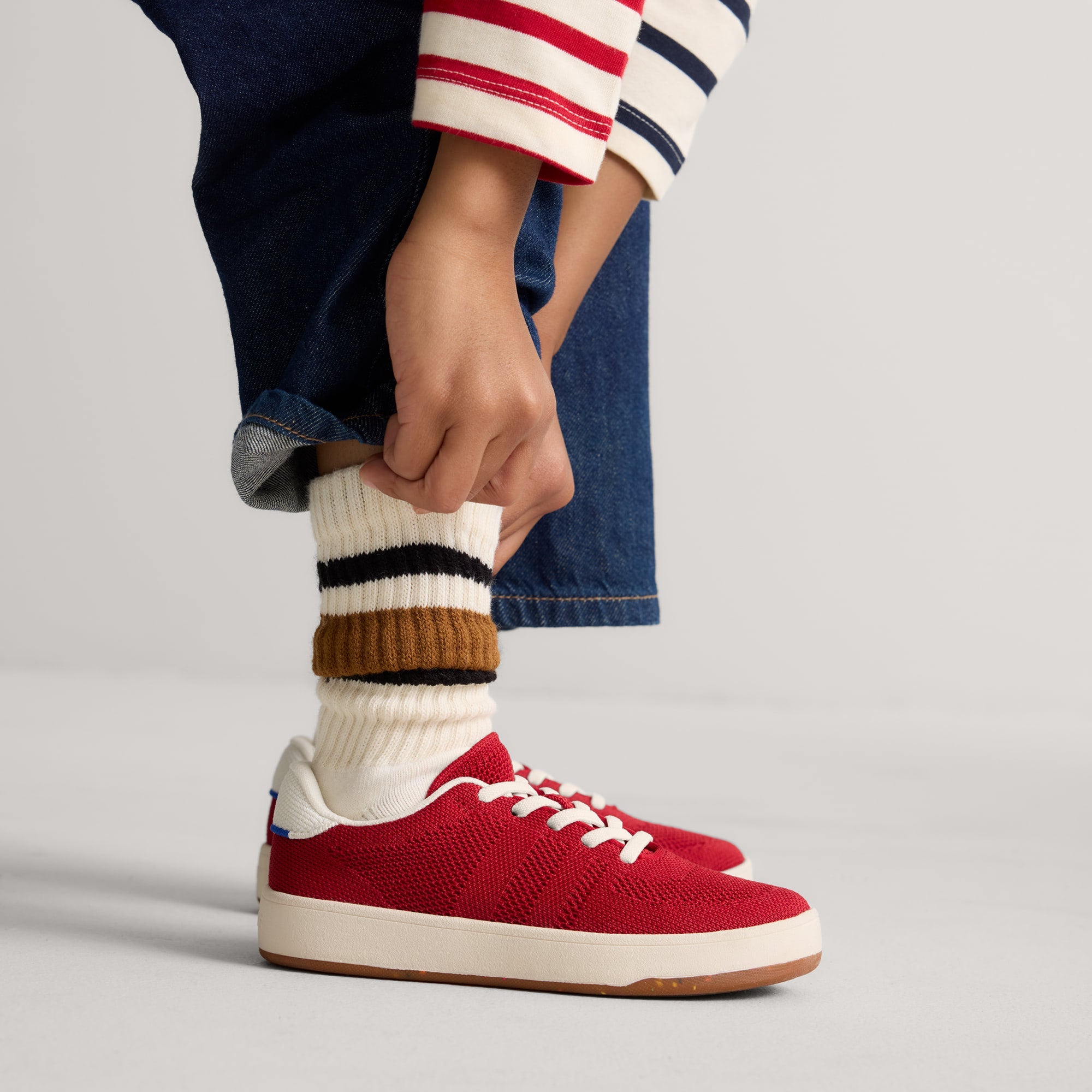 527_TheKidsStretchSneaker_Firecracker_On-Figure_0804_pdp.jpg