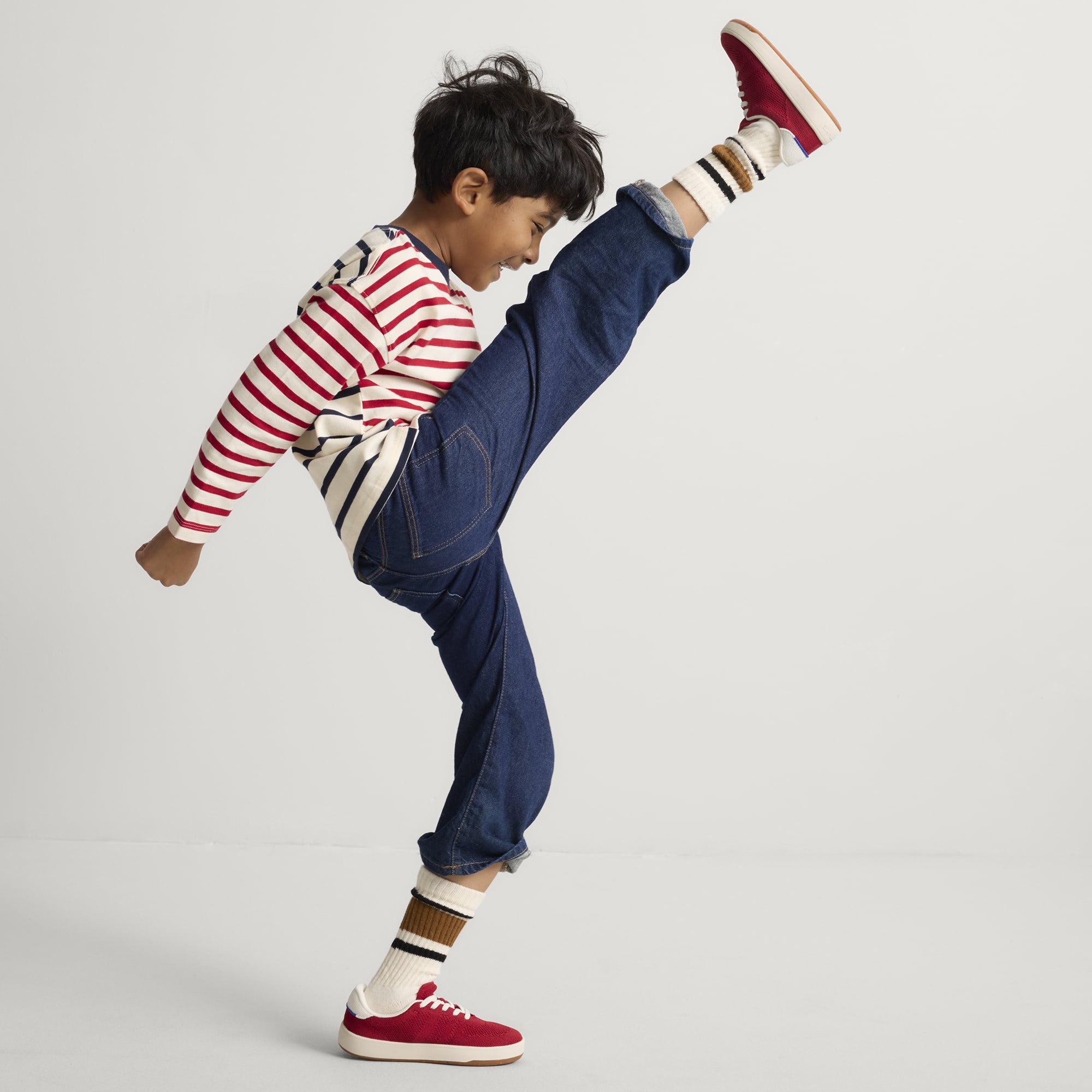 527_TheKidsStretchSneaker_Firecracker_On-Figure_0821_pdp.jpg