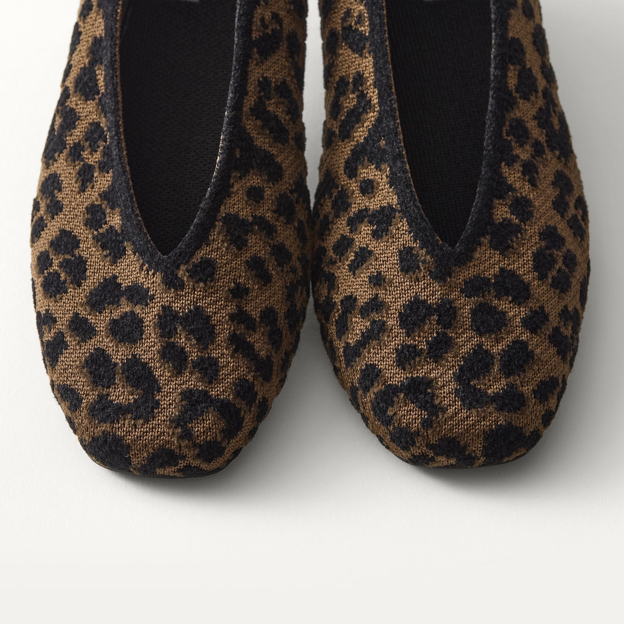 528_ReVelvetMaxSquareBallerina_RevelvetSpottedCat_ToedetailMacro_6565.jpg