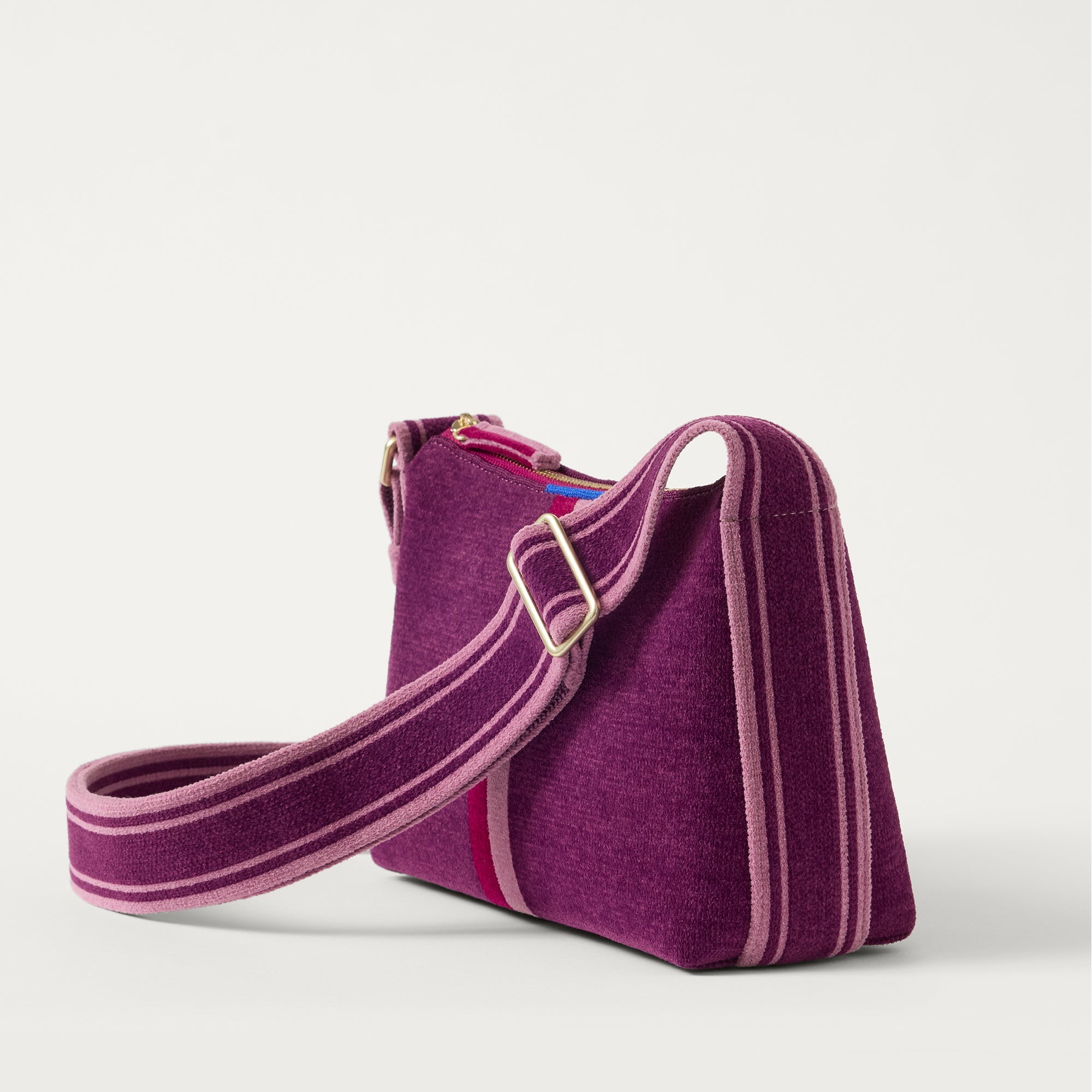 532_ReVelvetCasualCrossbody_RevelvetOrchid_45_Degree_4568.jpg